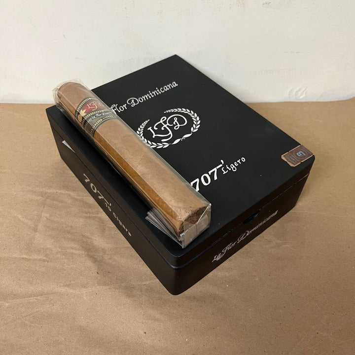 La Flor Dominicana Ligero Natural 707