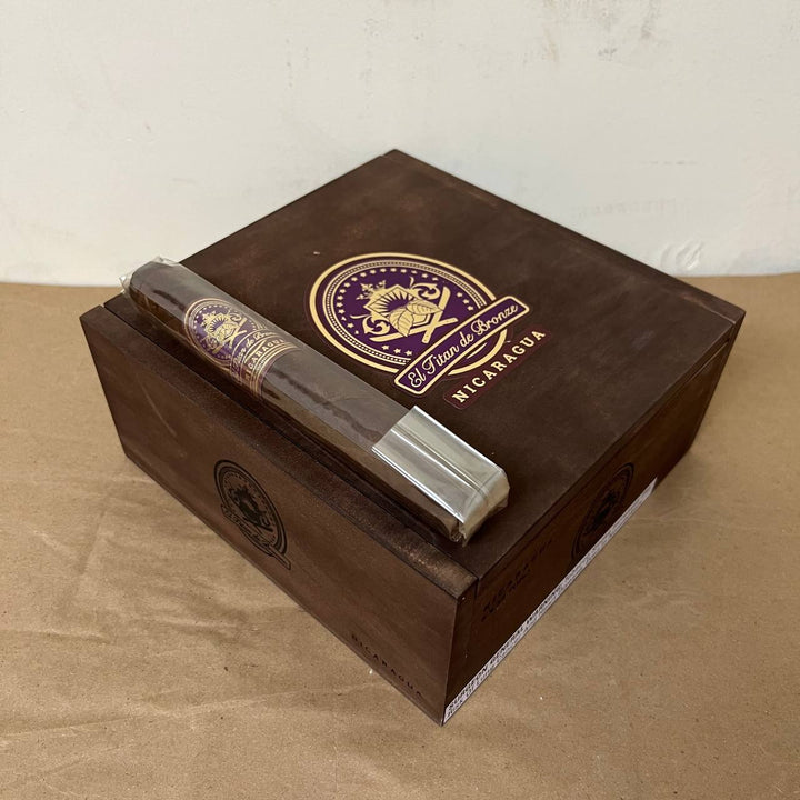 El Titan de Bronze Nicaragua Toro