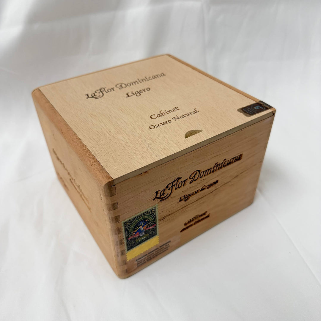 La Flor Dominicana Ligero Cabinet Oscuro L-500 Robusto