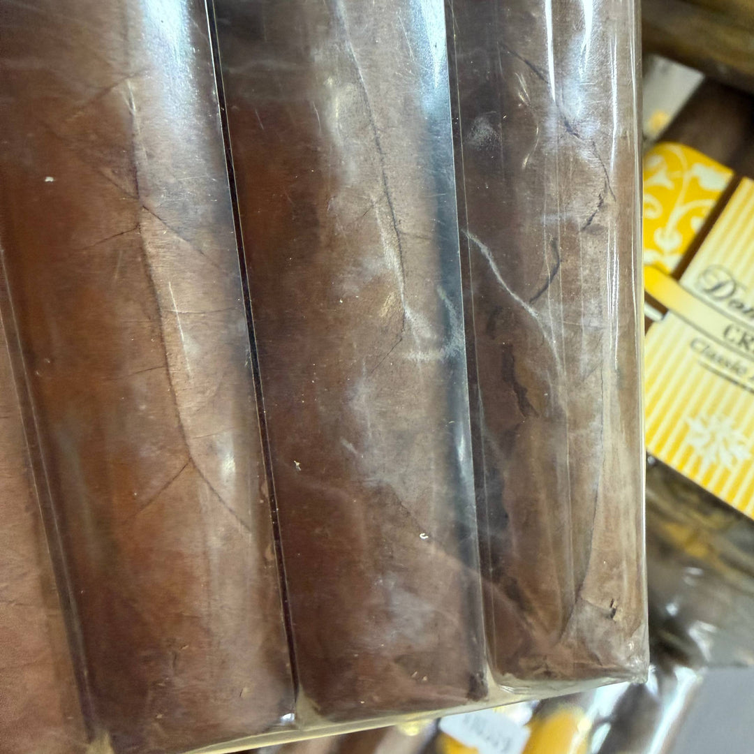 Dominican Cream Churchill -Damaged-