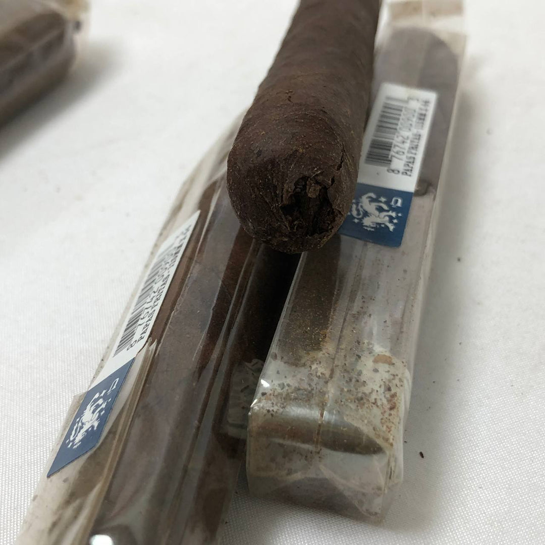 Liga Privada Unico Serie Papas Fritas Petit Corona -Damaged-